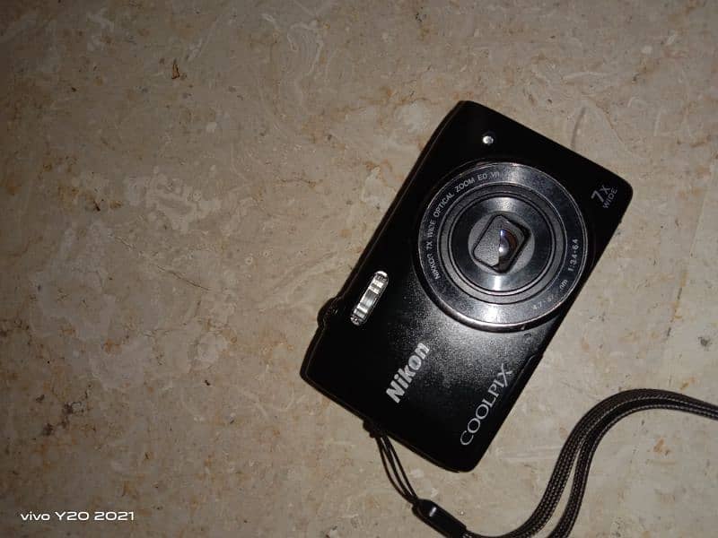 Nikon Coolpix S3500 0