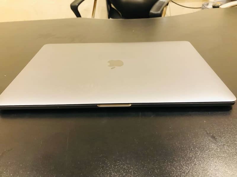 MacBook Pro 2017 — 15” 7