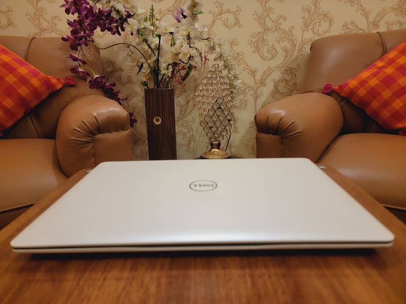 Laptop DELL | Core i5, 8th Gen | Quad Core | Full HD 2