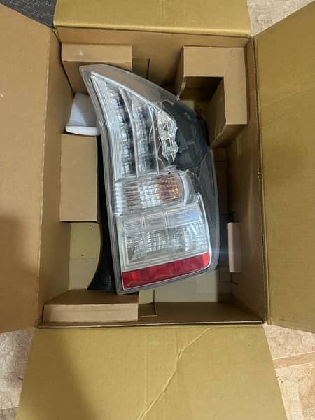 prius 2011 tail light 0