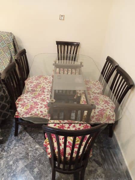 Dinning table with 6 chairs excellent condition 1