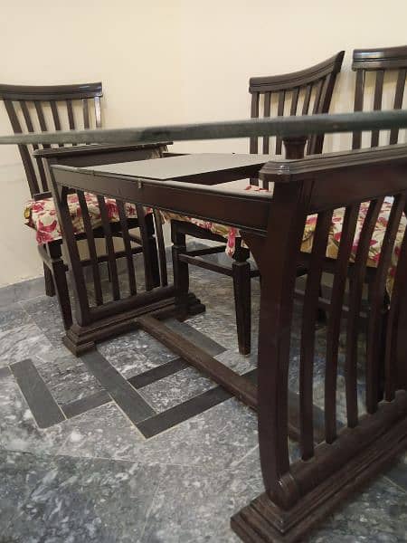 Dinning table with 6 chairs excellent condition 4