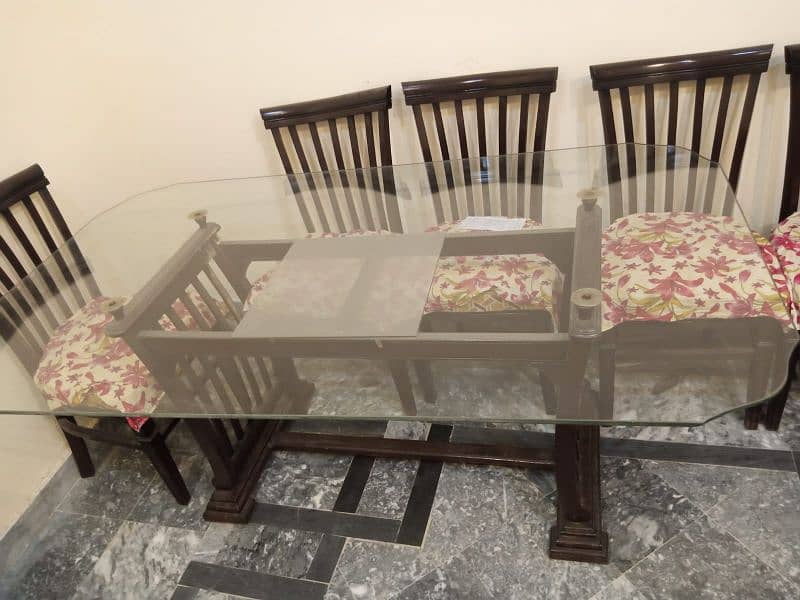 Dinning table with 6 chairs excellent condition 7