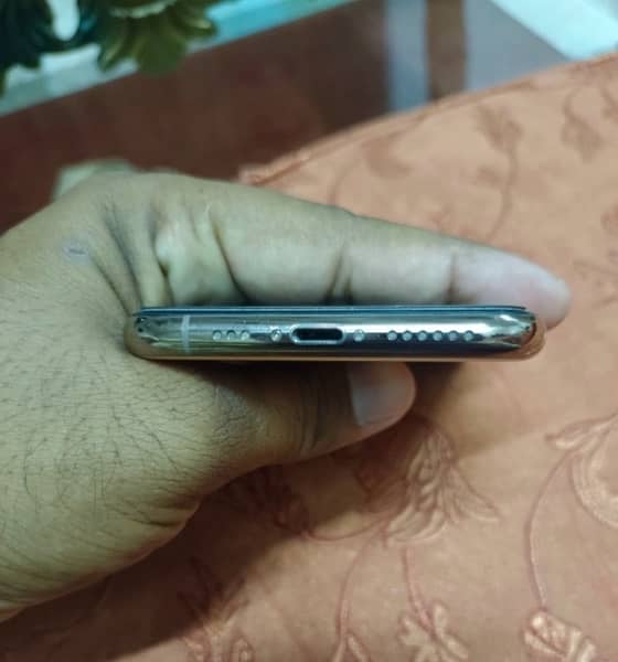 iPhone 11pro gold non PTA 1