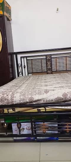 _King-Size Bed for Sale - Comfort and Luxury at a Steal!_
