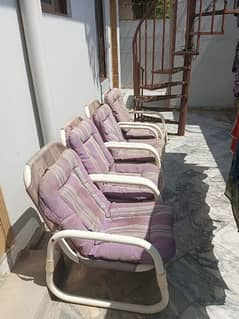 4 Lawn chairs with table
