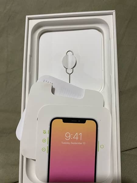 iPhone 11 box 8