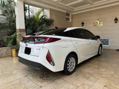 Toyota Prius PHV 2017 solar roof electric