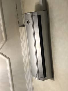 Gree AC Non Inverter in excelent condition and in working