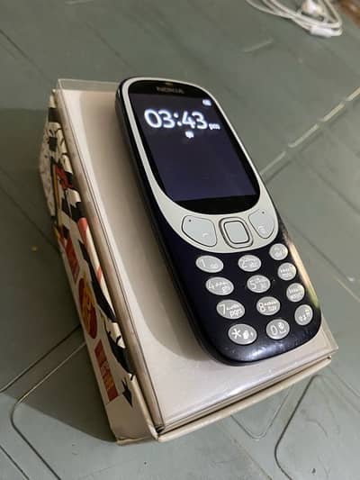 NOKIA 3310 ORIGINAL WITH BOX AND CHARGER