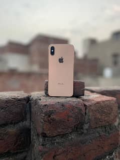 iPhone XS with original Apple charger 92% battery, Esim work ,64 GB