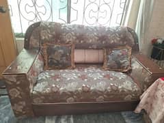 sofa set is in good condition