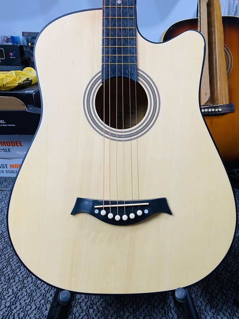 SALE SALE SALE Acoustic bignner guitar ( best for learning students) 4