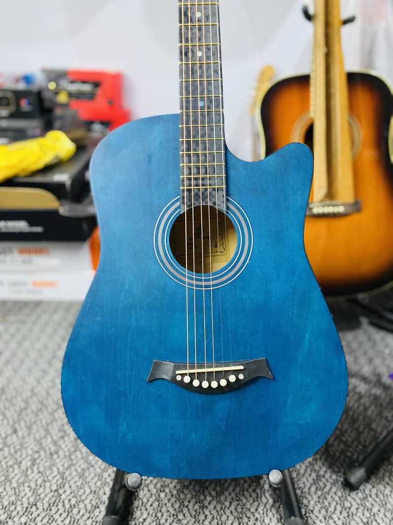 SALE SALE SALE Acoustic bignner guitar ( best for learning students) 6