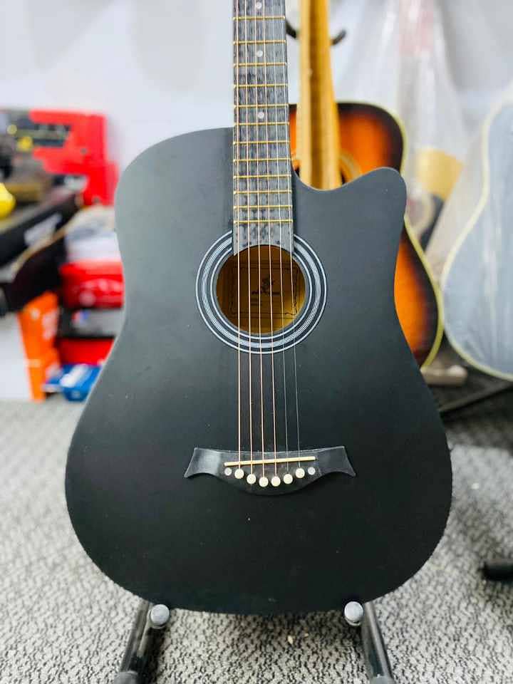 SALE SALE SALE Acoustic bignner guitar ( best for learning students) 7