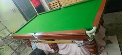 Snooker Table 4x8 Good condition And all Snooker balls and 3 sticks