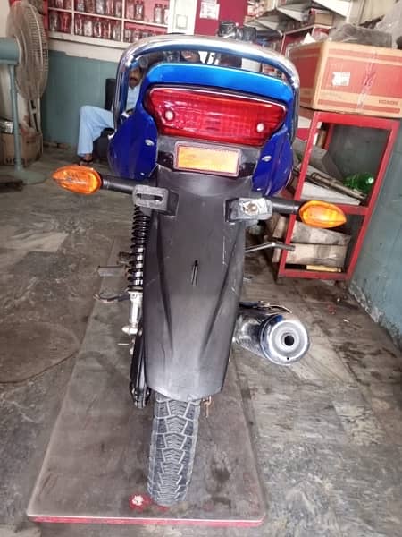 Yamaha YBR 125cc Blue 4