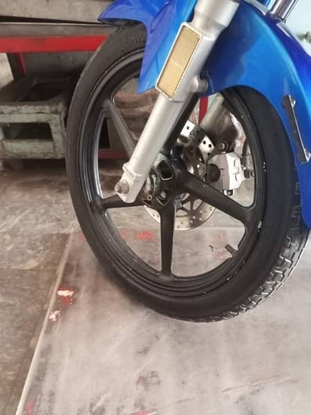 Yamaha YBR 125cc Blue 6