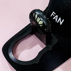 Cap with adjustable fan built-in