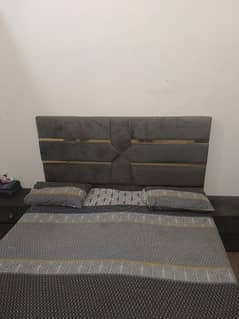 velvet posish bed with sidetbles without mattress
