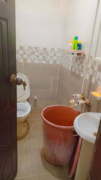 3 room flat for sale in Mehmoodabad 9