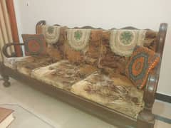 5 seater neat and clean sofa set