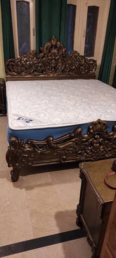 Carving bed set