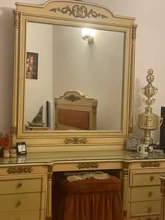 Dressing Table with mirror almost new