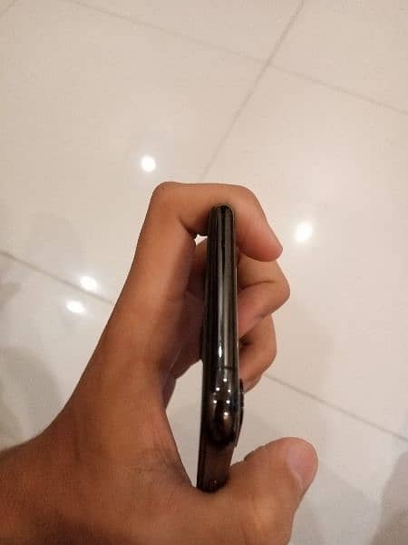 iphone Xs max with original box 5