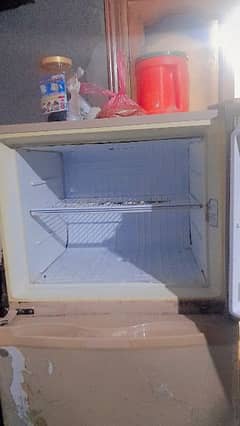 SECOND HAND FRIDGE DAWLANCE. PRICE CAN BE ADJUST