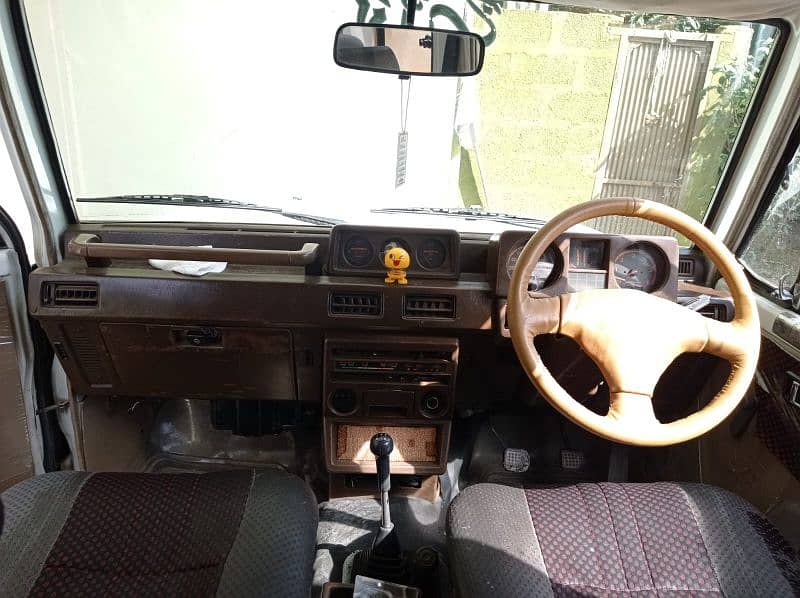 Mitsubishi Pajero 1991 9