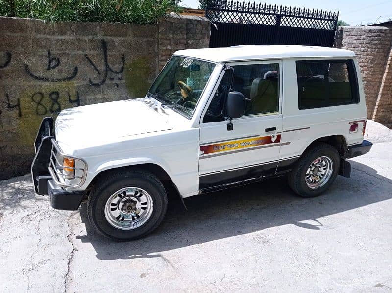 Mitsubishi Pajero 1991 12