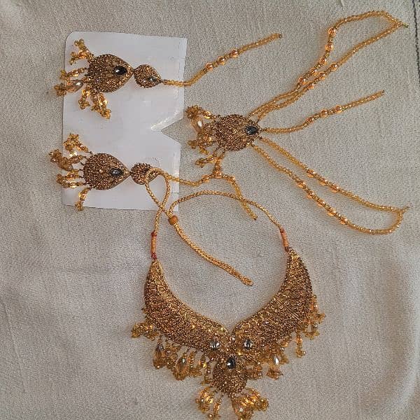 Golden jewellery set 1