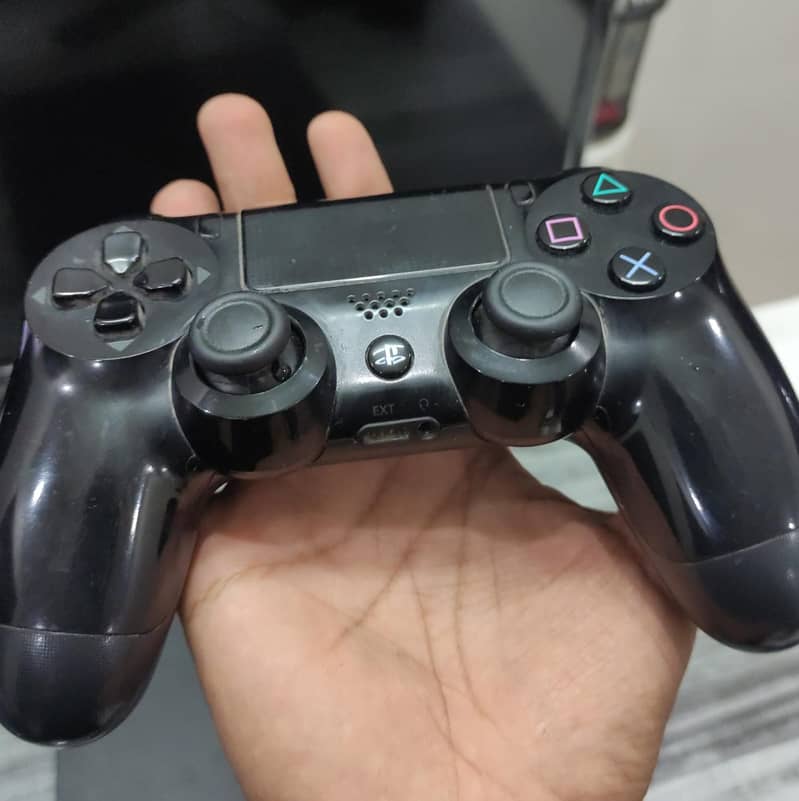 PS4 Slim 1TB with original controller 1