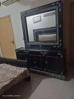 BED KING SIZE 2SIDE TABLES WITH SHOWCASE FOR SALE