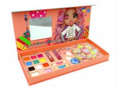 Beauty kit including makeup for girls