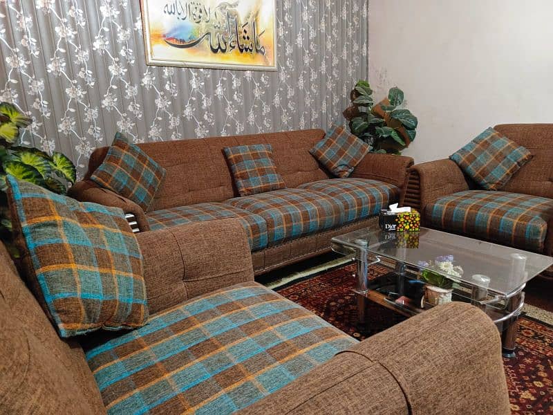 Sofa set for sale, in excellent condition like new, very little use. 1