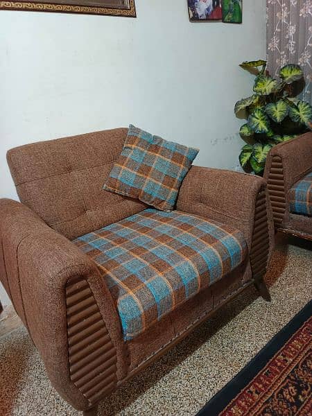 Sofa set for sale, in excellent condition like new, very little use. 4