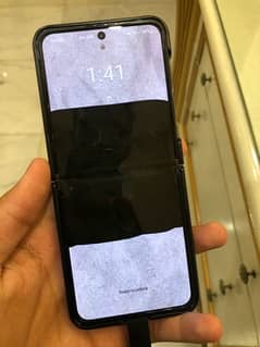 Samsung Z Flip 4 (Damaged)