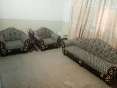 5seater sofa set 4sell in decco good condition