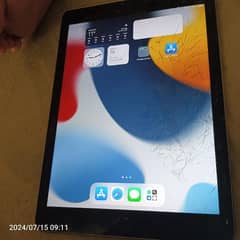 apple ipad air 2 for sell 30%side is crack but working 100%