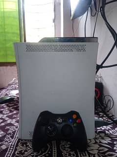 XBOX 360 in very good condition|wireless controller| 5 games intalled