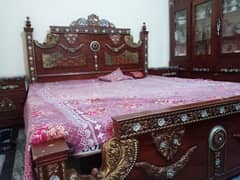 Home Furniture Bed, Barton Almari and Dressing Table
