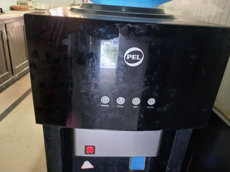 pel water dispenser with refrigerator  almost new good looking loot 9