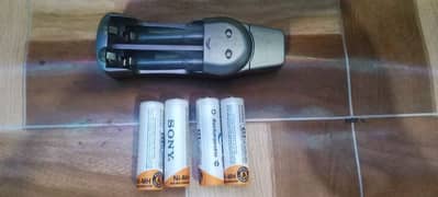 4 CELL BATTERIES WITH CHARGER USB PORTABLE