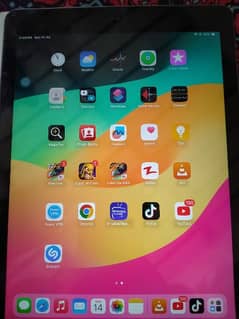 Apple iPad 6 generation 32 gb no scratch all ok 10 by 10 condition