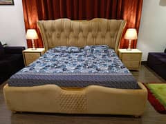 Poshish bed with dressing