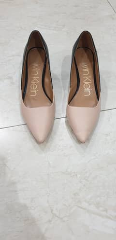 Calvin Klein kitten heel court shoes