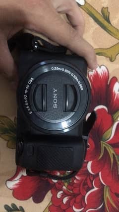 sony a6400 mirror less camera in a one condition minimum used