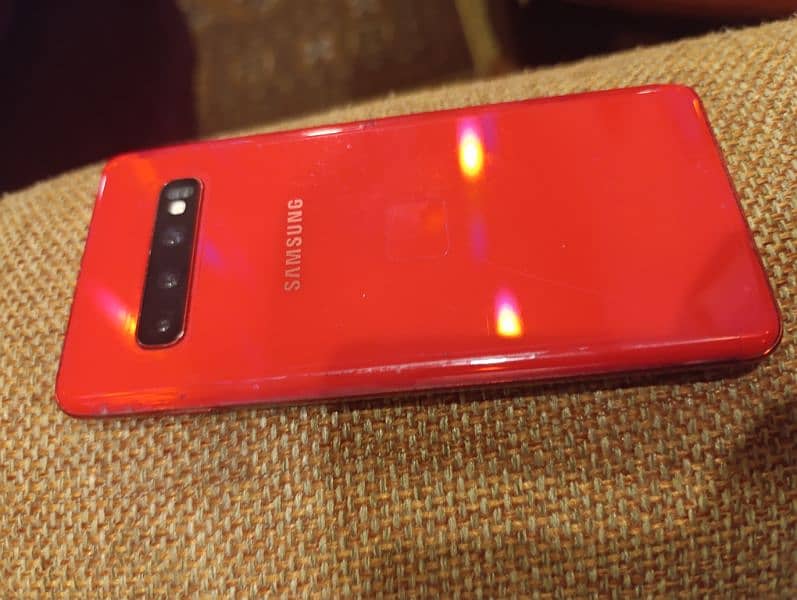 Samsung S10 in mint condition. WhatsApp only. DHA 4